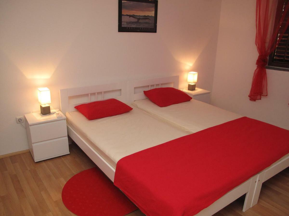Illy City Centre Apartment 시베니크 외부 사진