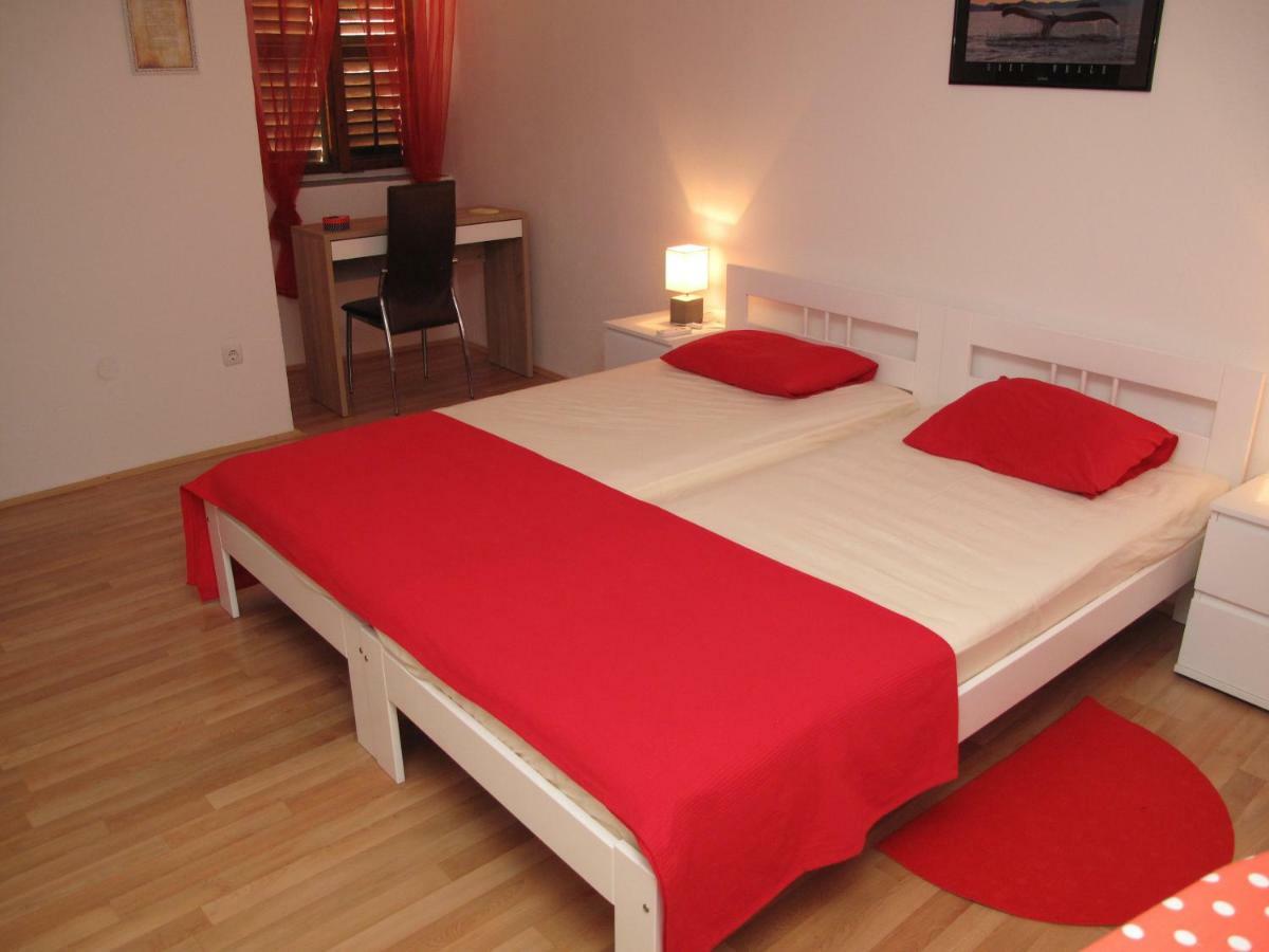 Illy City Centre Apartment 시베니크 외부 사진
