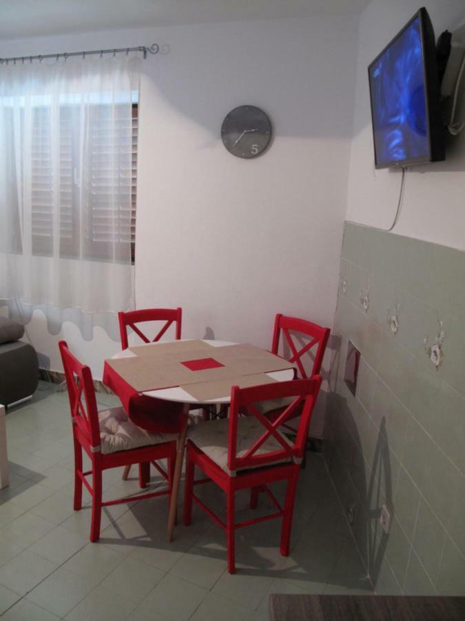 Illy City Centre Apartment 시베니크 외부 사진