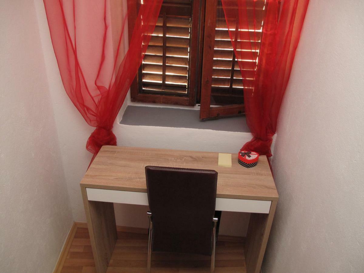 Illy City Centre Apartment 시베니크 외부 사진
