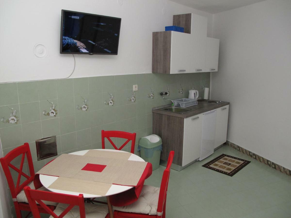 Illy City Centre Apartment 시베니크 외부 사진
