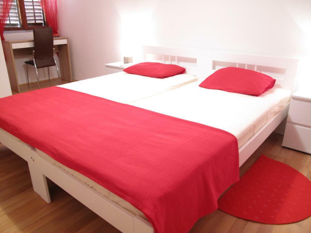 Illy City Centre Apartment 시베니크 외부 사진