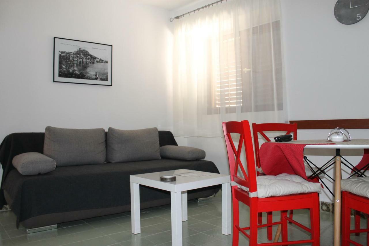 Illy City Centre Apartment 시베니크 외부 사진