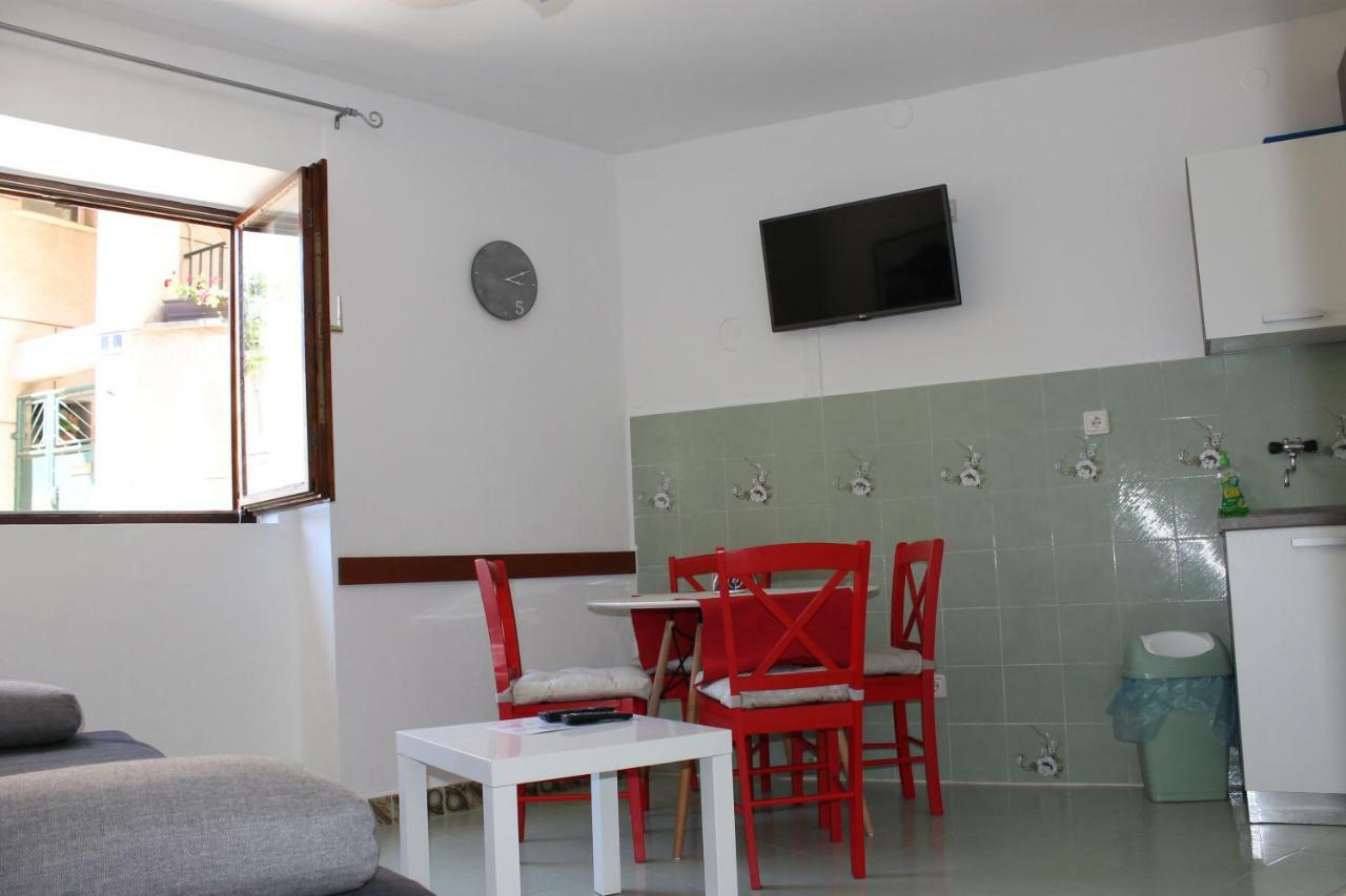 Illy City Centre Apartment 시베니크 외부 사진