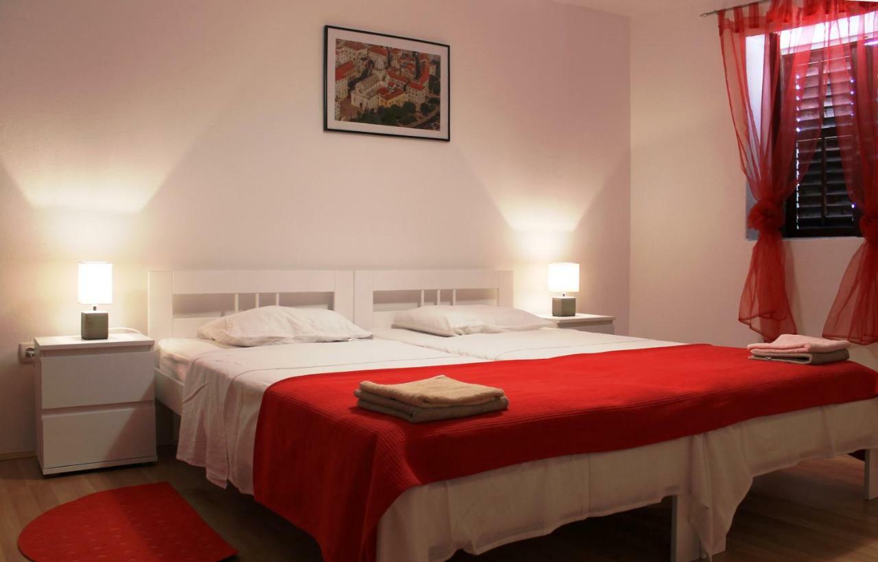 Illy City Centre Apartment 시베니크 외부 사진