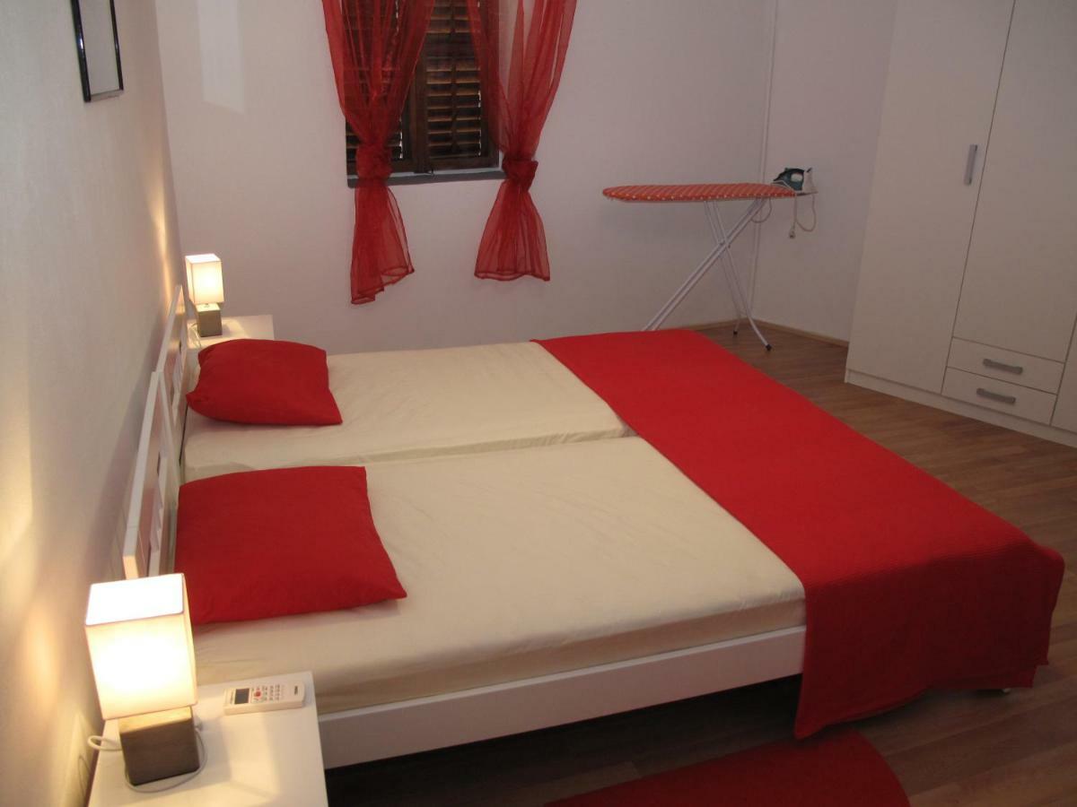 Illy City Centre Apartment 시베니크 외부 사진